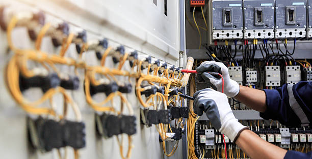 Professional Electrician technician working in Salt Creek Commons, IN
